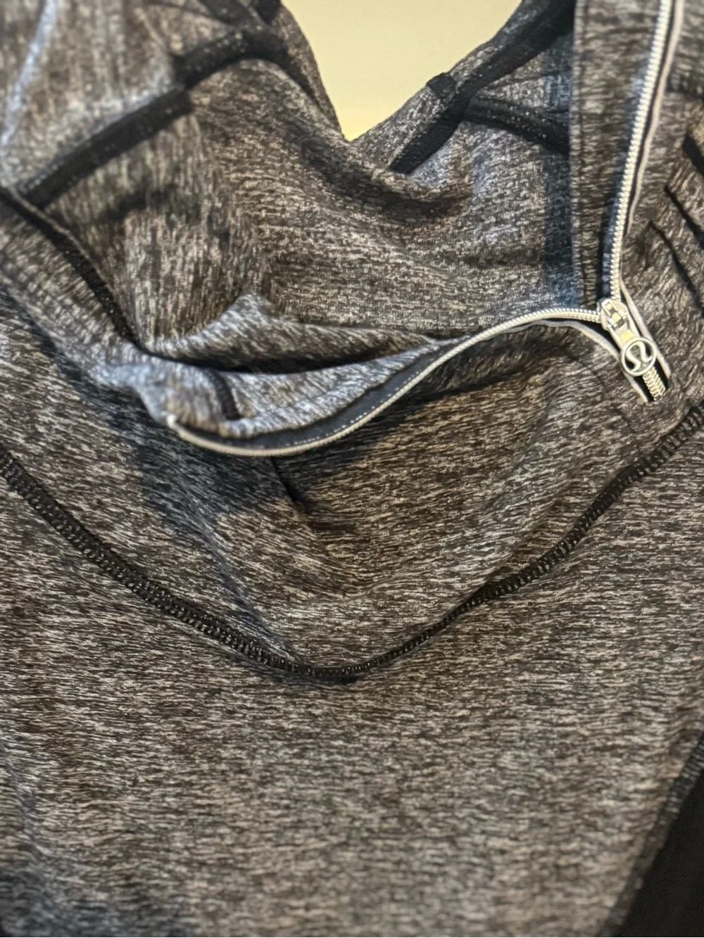 Lululemon Black Gray Hoodie Pullover Long Sleeve Shirt 6 Vintage Retail $108 EUC